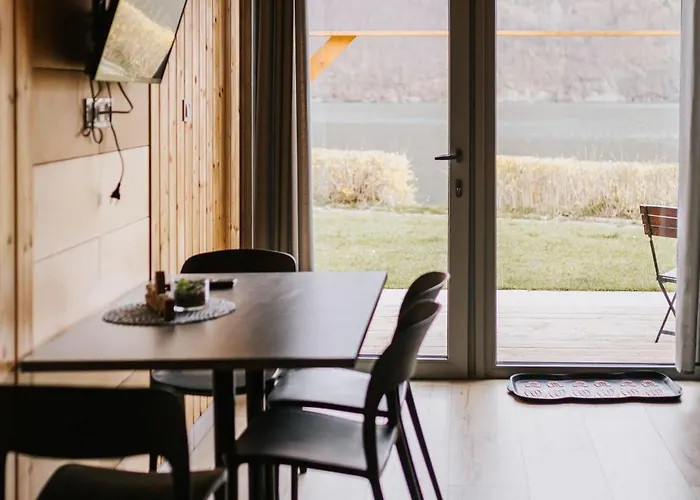 Relaks I Nad Jeziorem פארק נופש *