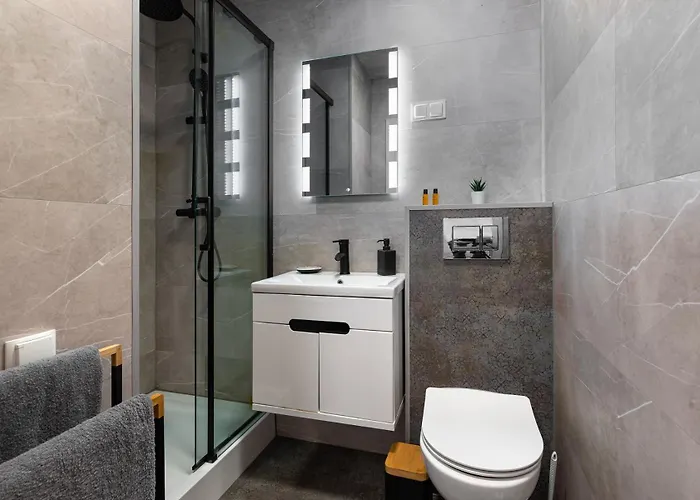 Relaks I Nad Jeziorem פארק נופש *